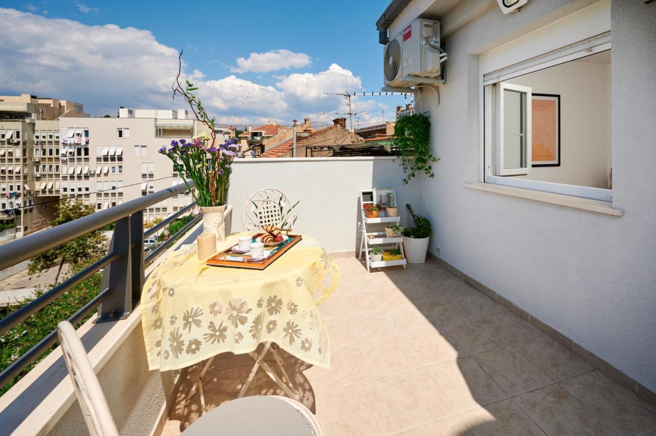 Modern & Spacious Rooftop Apartment With Natual Sunlight Split Exterior photo