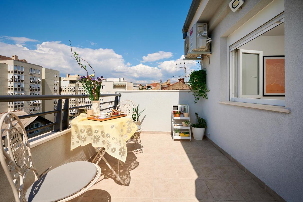Modern & Spacious Rooftop Apartment With Natual Sunlight Split Exterior photo