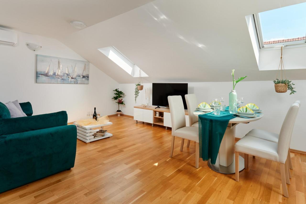 Modern & Spacious Rooftop Apartment With Natual Sunlight Split Exterior photo